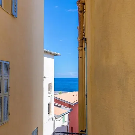 Appartement Serein Au Cœur De La Vieille -