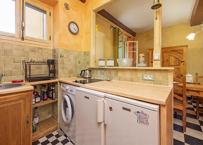 Serein Au Cœur De La Vieille - * Mentone