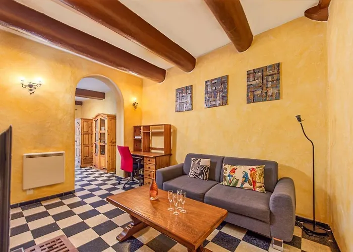 Sejour Serein Au Coeur De La Vieille - Apartment