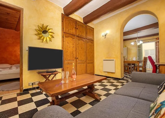 Sejour Serein Au Coeur De La Vieille - Apartment